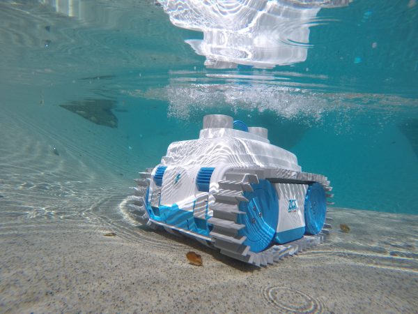 Limpia fondo, paredes y línea de flotación Navegación inteligente Filtros de alta capacidad Eficiencia energética Robot de piscina sin cables Tecnología avanzada de limpieza Mantenimiento sencillo Robot de piscina para piscinas grandes